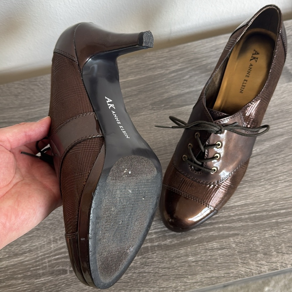 Anne Klein brown heels 9.5 - Picture 3 of 4